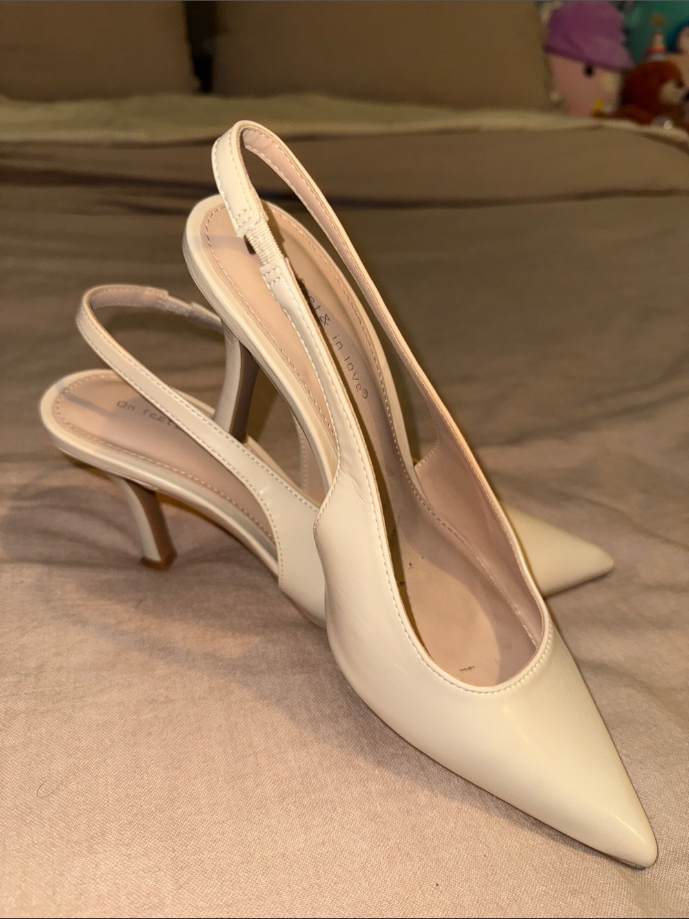 Pointed Toe Slingback Pumps in Cream